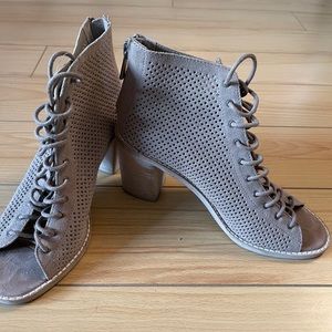 Dolce Vita Heeled Sandals!